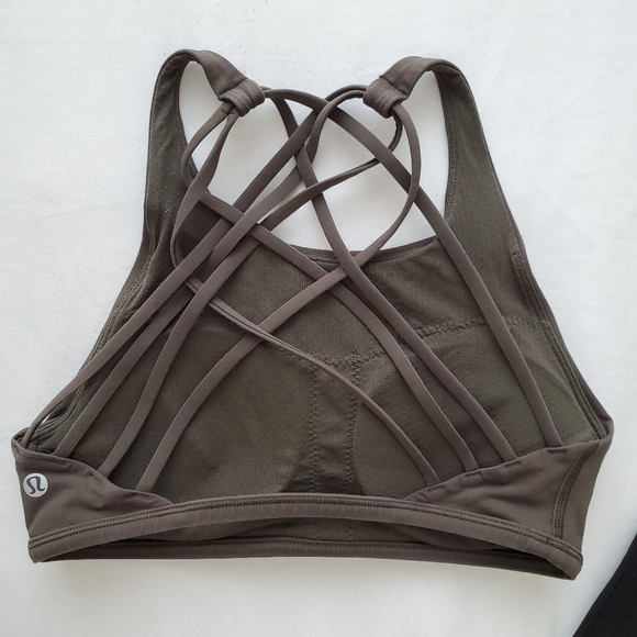 🌞 Lululemon strappy sports bra in olive green 🖤 - Picture 3 of 4